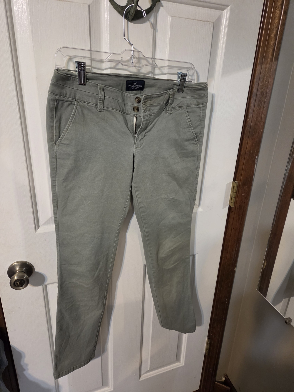 American Eagle Outfitters Cropped Pants in Sage Green